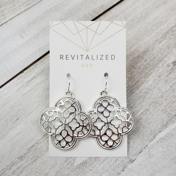 last pair • Silver Filigree Clover Earrings - Picture 2 of 2